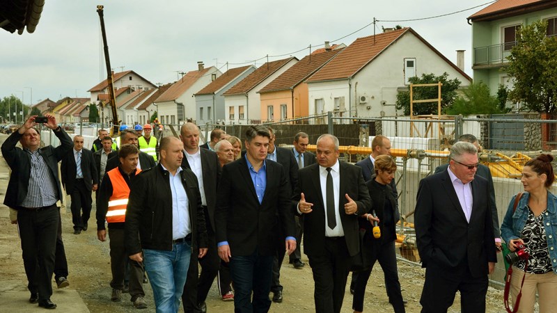 Premijer Milanović u Slavonskom Brodu: Vlada pomaže i podupire Slavoniju kako god može i zna